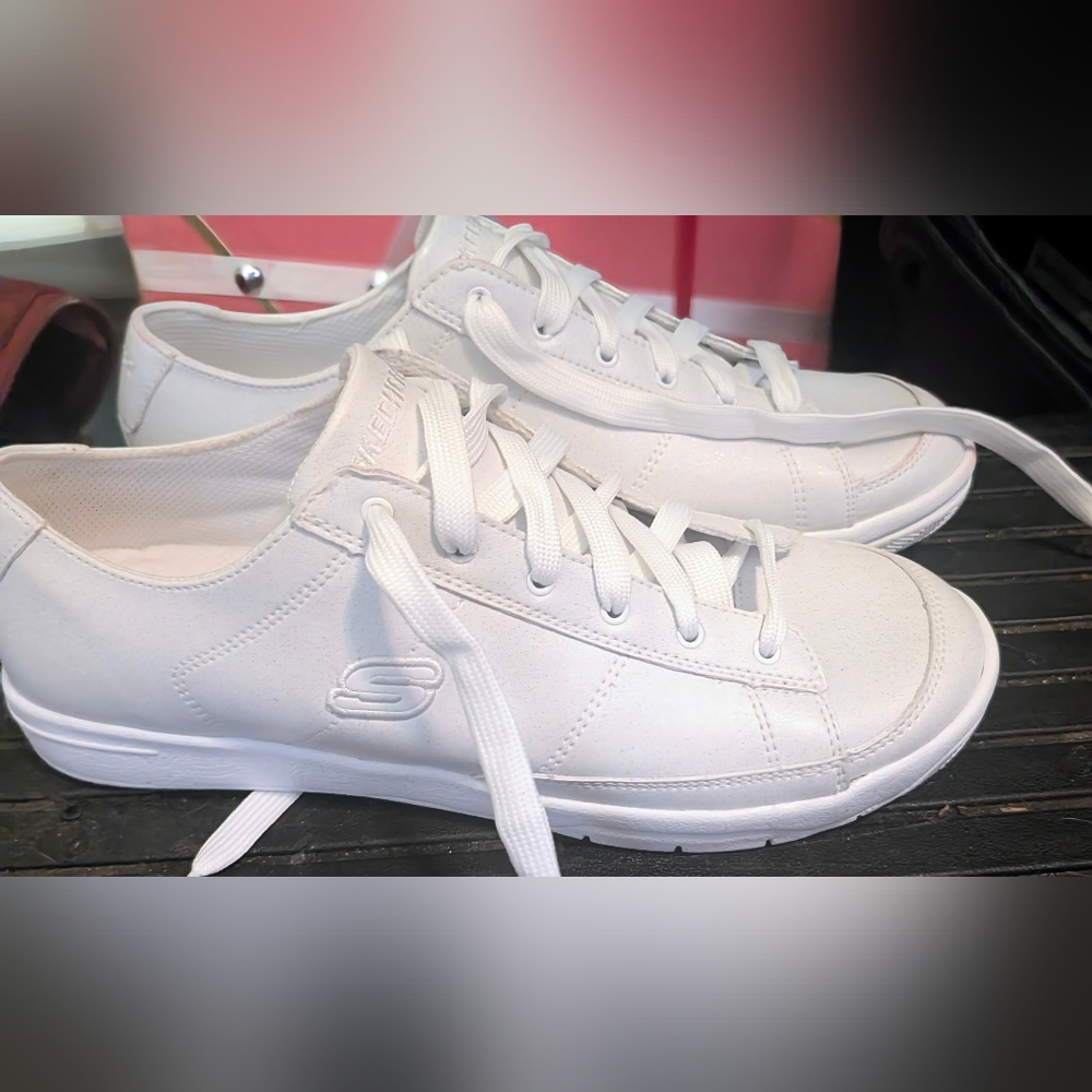 Skecher's Women's White Shimmer Leather Sneakers (NWOT)